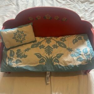American Girl - retired item- Nanea’s pull out bed w/mattress & Hawaiian bedding